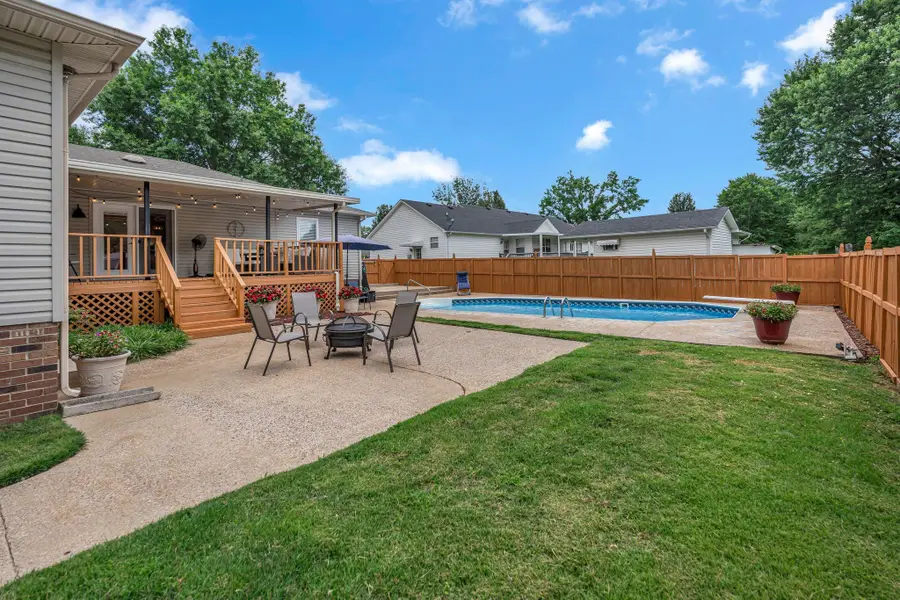 801 Douglas Dr, Lawrenceburg, TN 38464 - #2