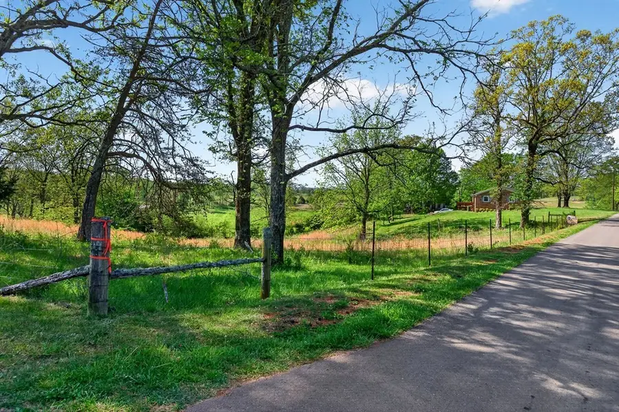 515 Jericho Rd, Quebeck, TN 38579 - #3