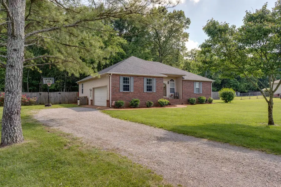 2122 Derrick Rd, Chapel Hill, TN 37034 - #3