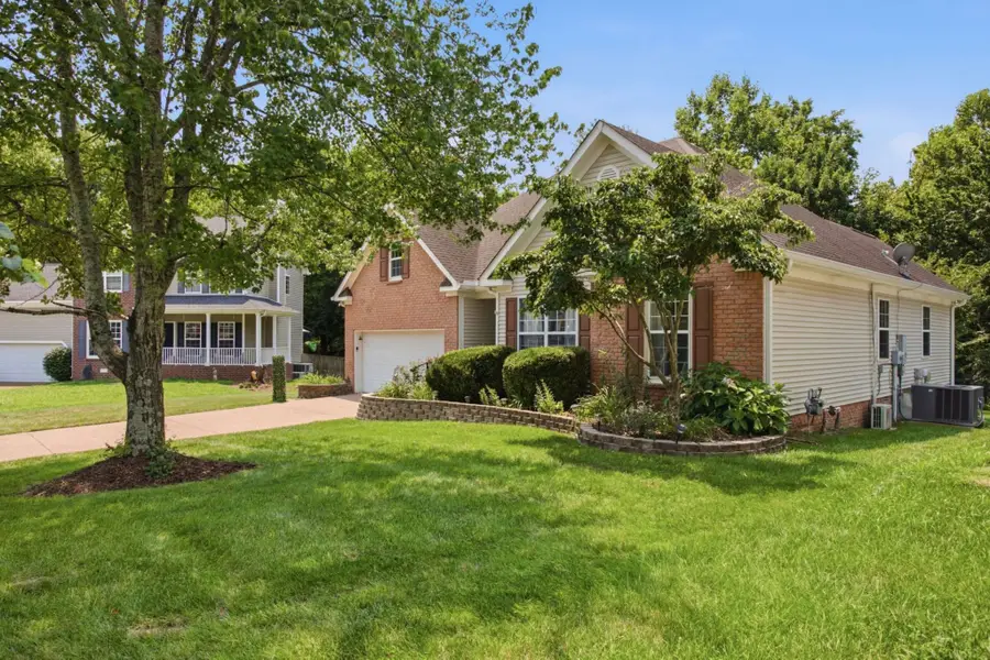 1042 Watauga Ct, Thompsons Station, TN 37179 - #2