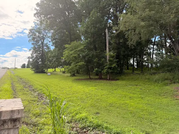 106 Hillside Dr, Dickson, TN 37055