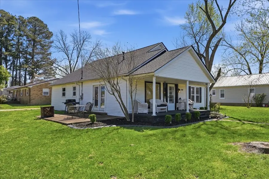 908 Smith Ave, Lawrenceburg, TN 38464 - #3