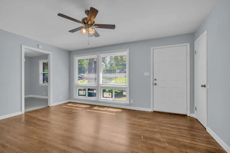 108 Meadowbrook Dr, Clarksville, TN 37042 - #2