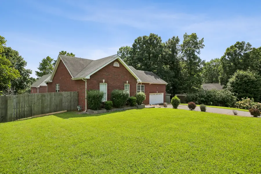1156 Franklin Dr, Greenbrier, TN 37073 - #2