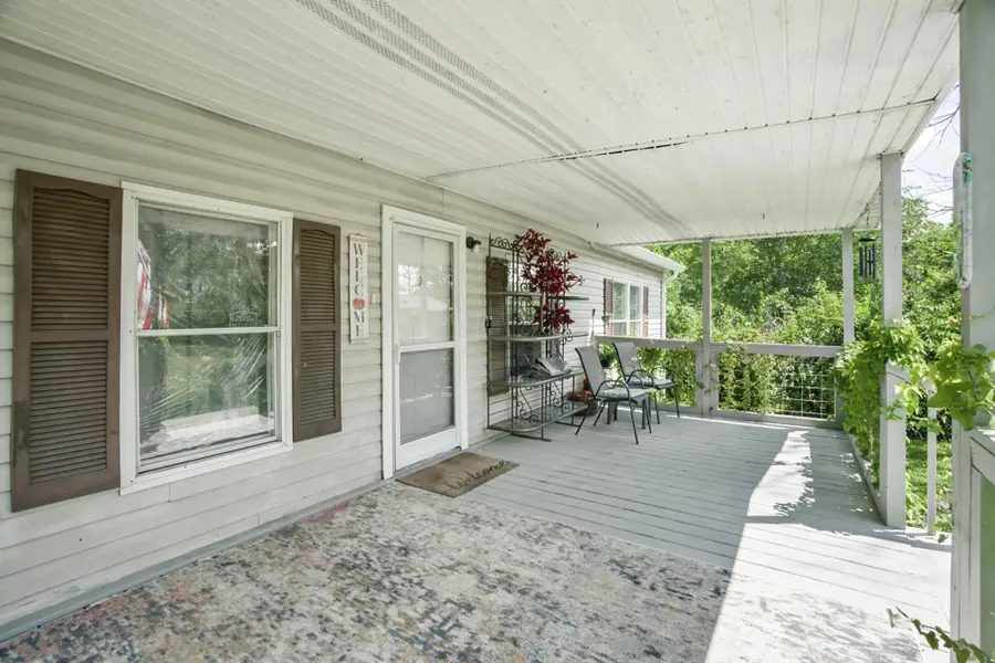 1047 Phillips Dr, Monterey, TN 38574 - #2