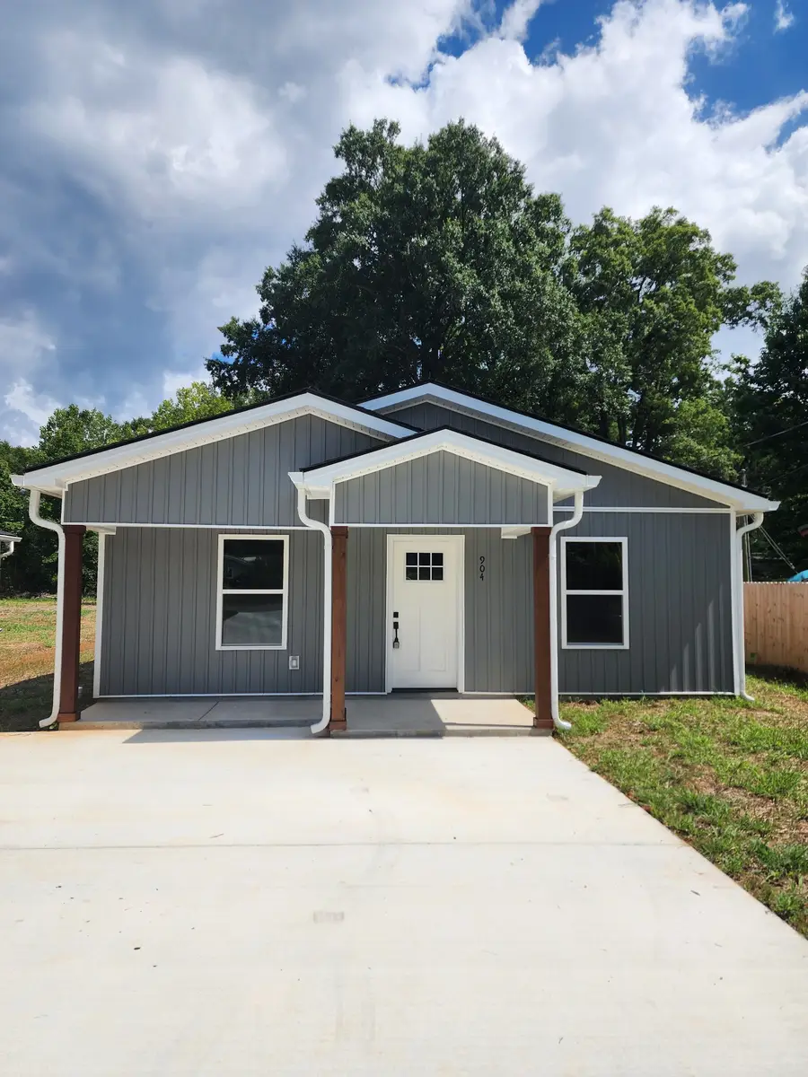 904 East Decherd Street, Tullahoma, TN 37388 - #2