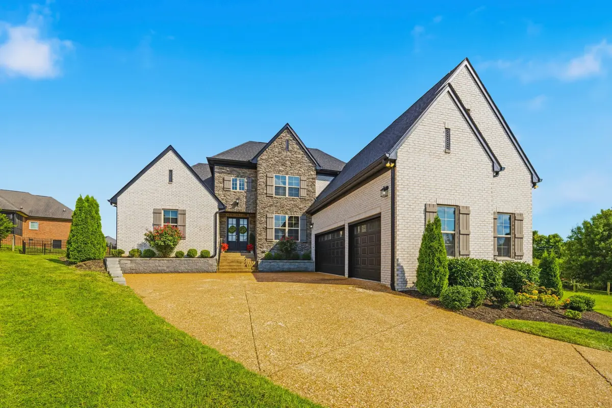 2022 Eagle View Rd, Hendersonville, TN 37075 - #1