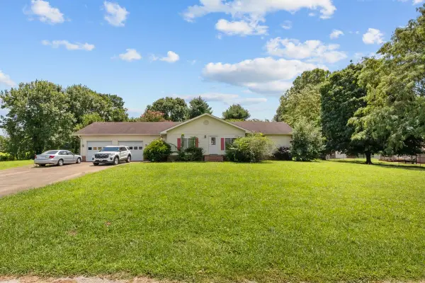 60 Evergreen Dr, Lexington, TN 38351