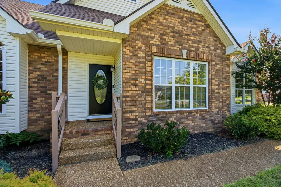 736 N Palmers Chapel Rd, White House, TN 37188 - #2