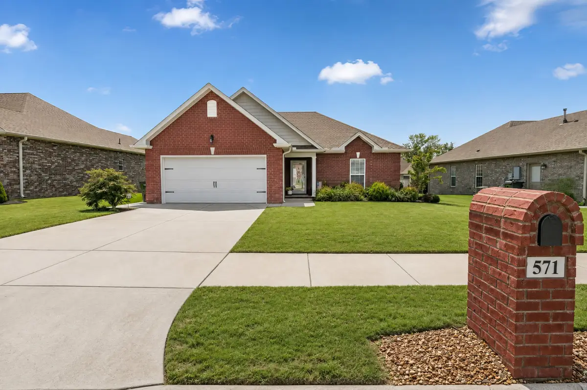 571 Dottie Dr, Gallatin, TN 37066 - #1