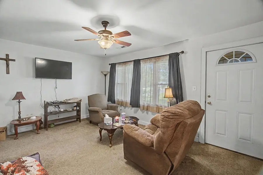 1707 E 9th St, Hopkinsville, KY 42240 - #2