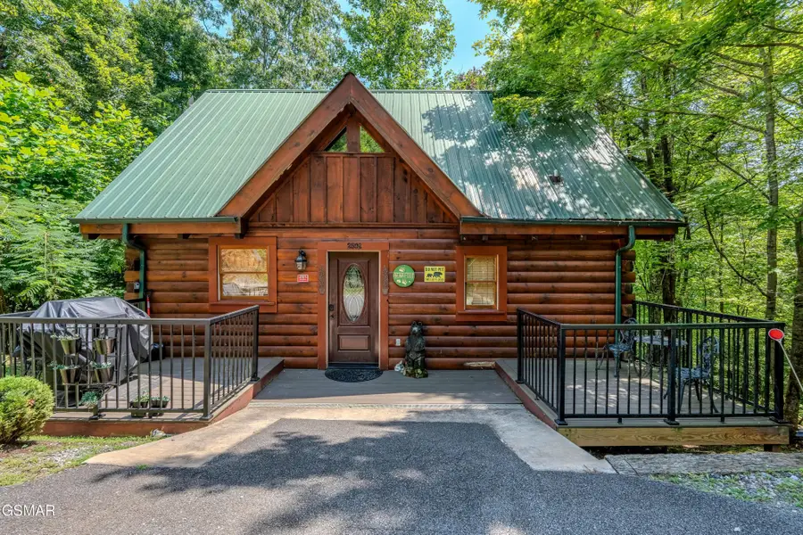 2502 N School House Gap Road, Sevierville, TN 37876 - #2