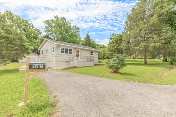 1204 Wooden Avenue, Rossville, GA 30741