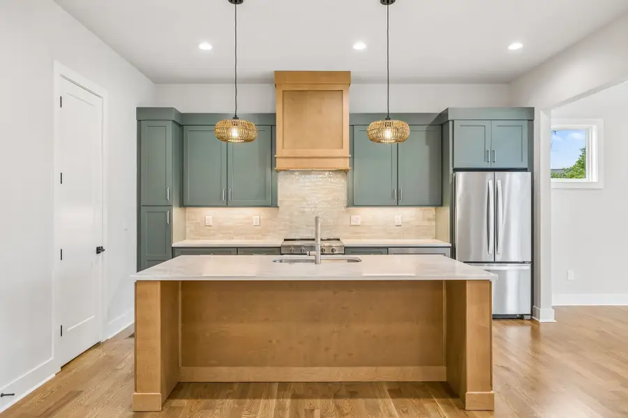 1726 Knowles St, Nashville, TN 37208 - #2