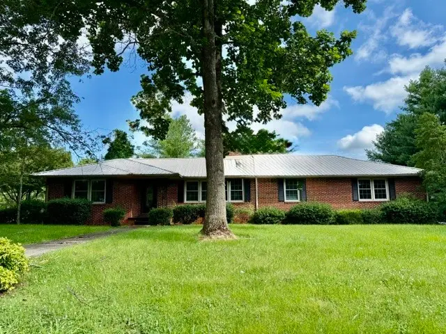 401 E Petty Ln, Winchester, TN 37398 - #1