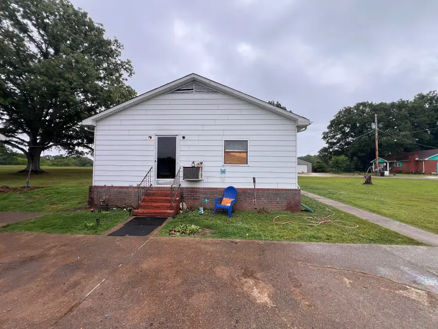 168 Pafford St, Big Sandy, TN 38221 - #2