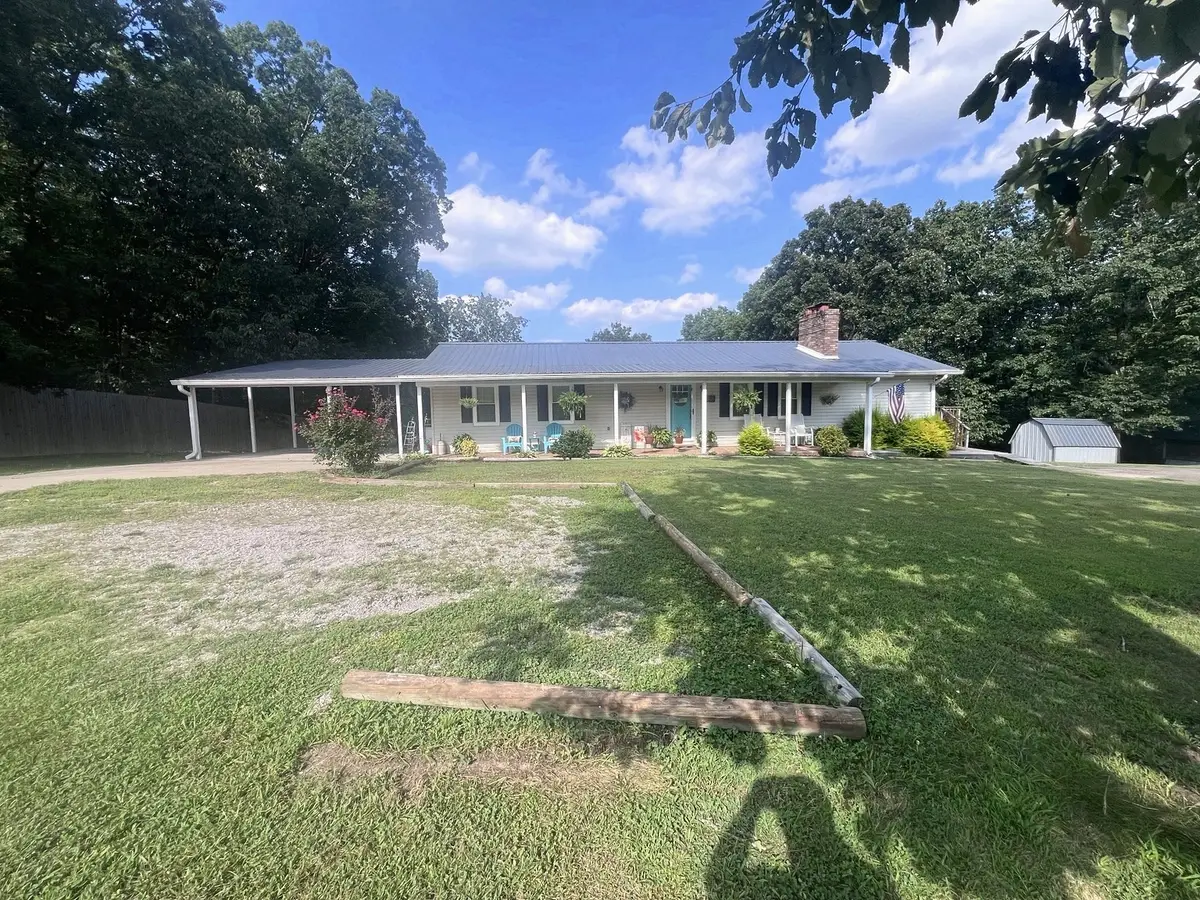 242 Graham Dr, Linden, TN 37096 - #1