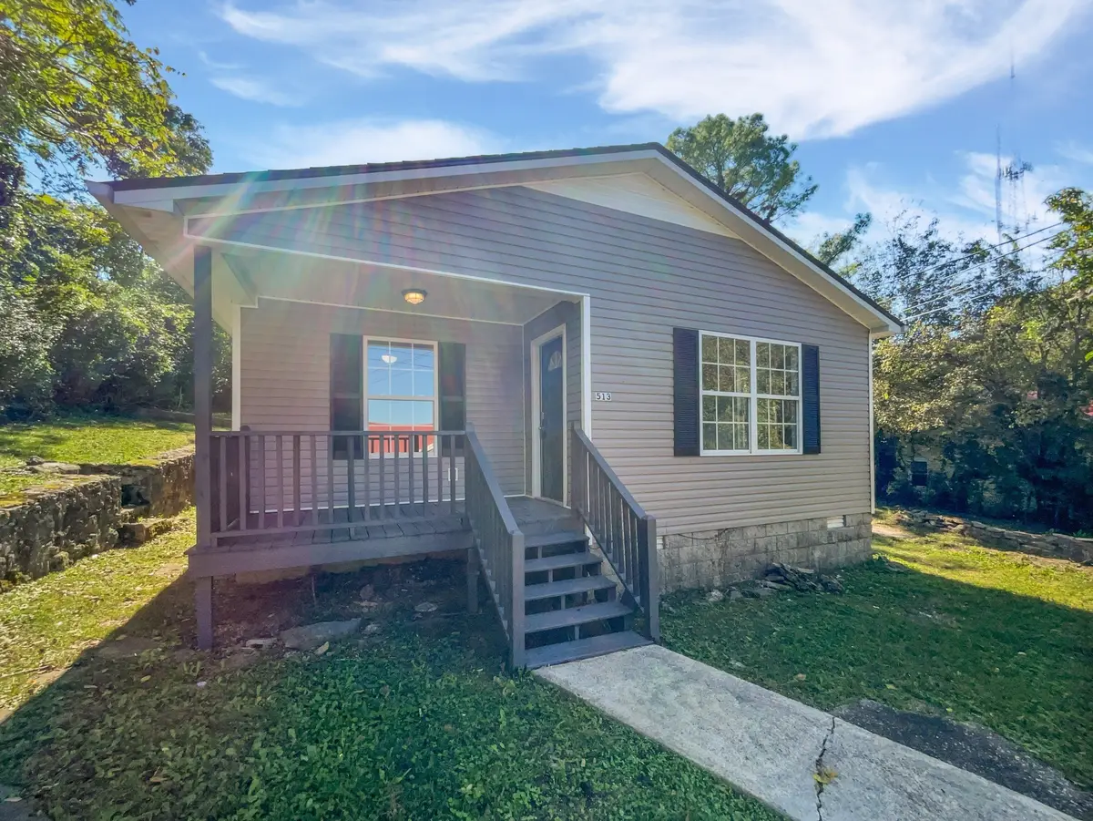 513 W 5th St, Columbia, TN 38401 - #1