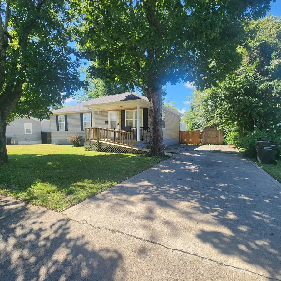 805 E 1st St, Hopkinsville, KY 42240 - #2