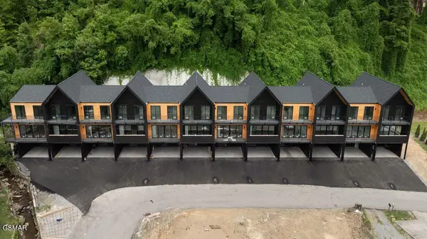 215 Circle Drive #Unit 5, Gatlinburg, TN 37738