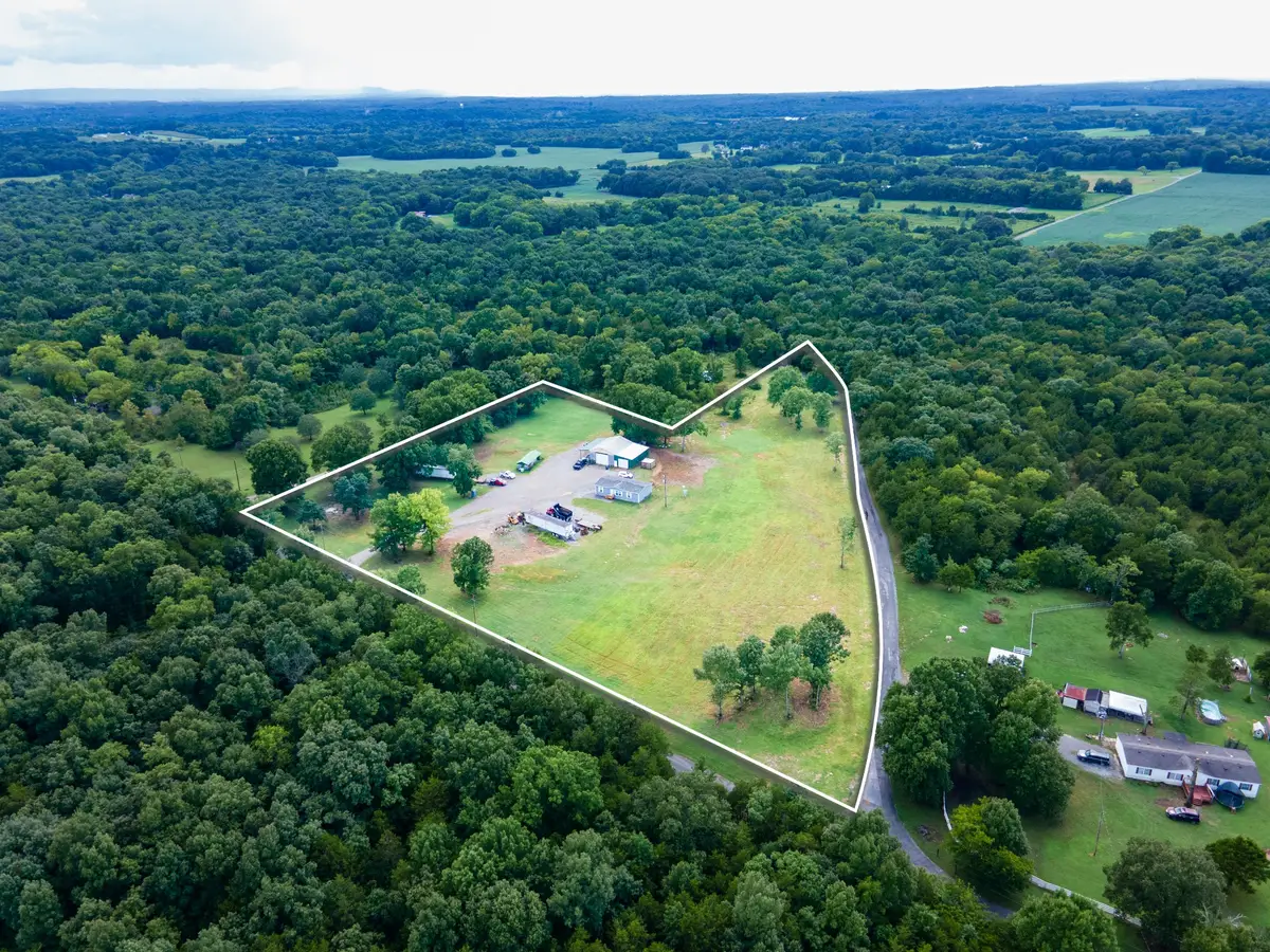 3592 Mahaley Rd, Chapel Hill, TN 37034 - #1
