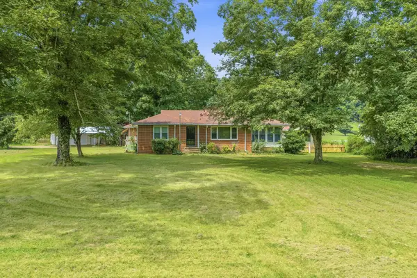 42 Depriest Bend Dr, Lobelville, TN 37097