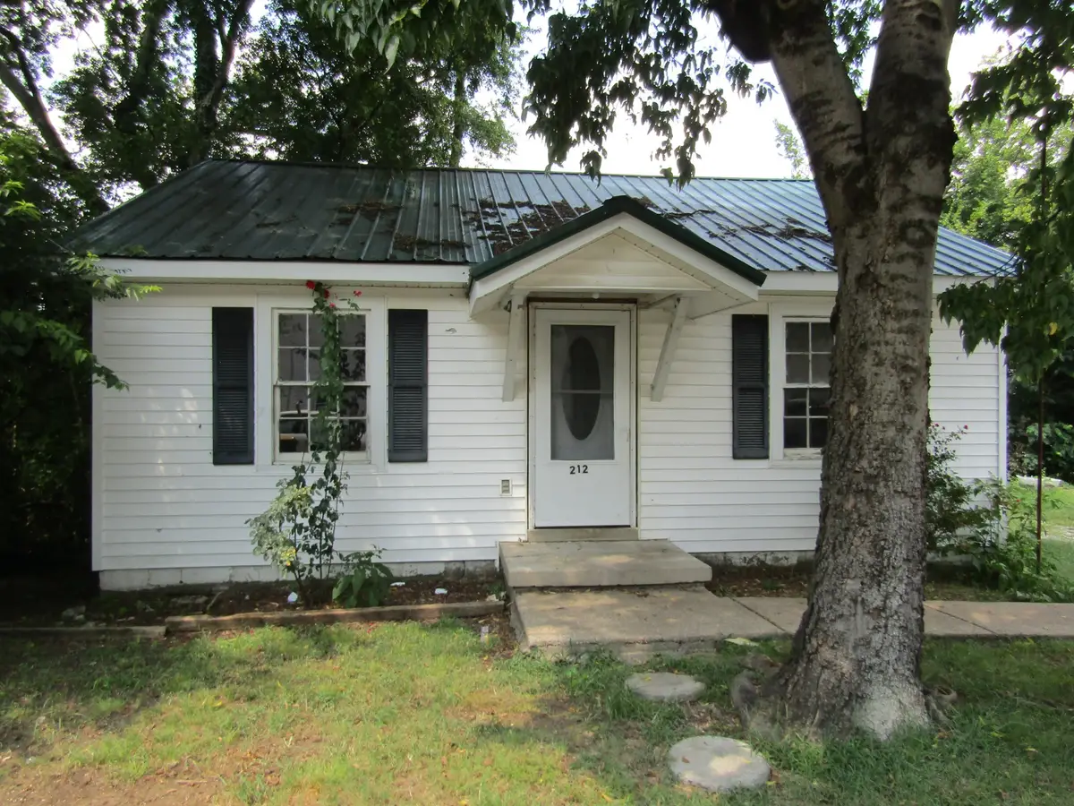 212 Adams St, Lewisburg, TN 37091 - #1