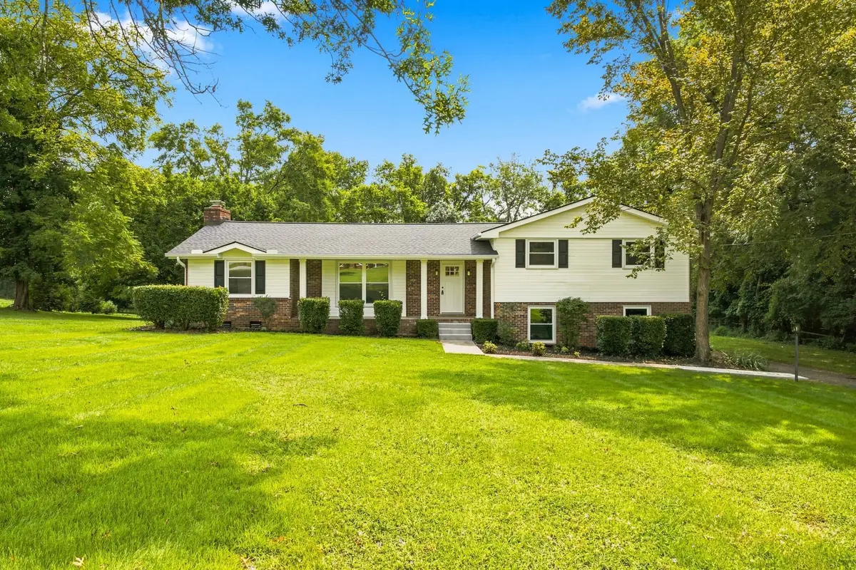 215 Tyne Bay Dr, Hendersonville, TN 37075 - #1