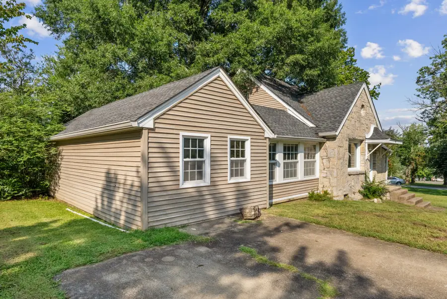 421 8th Ave S, Lewisburg, TN 37091 - #2