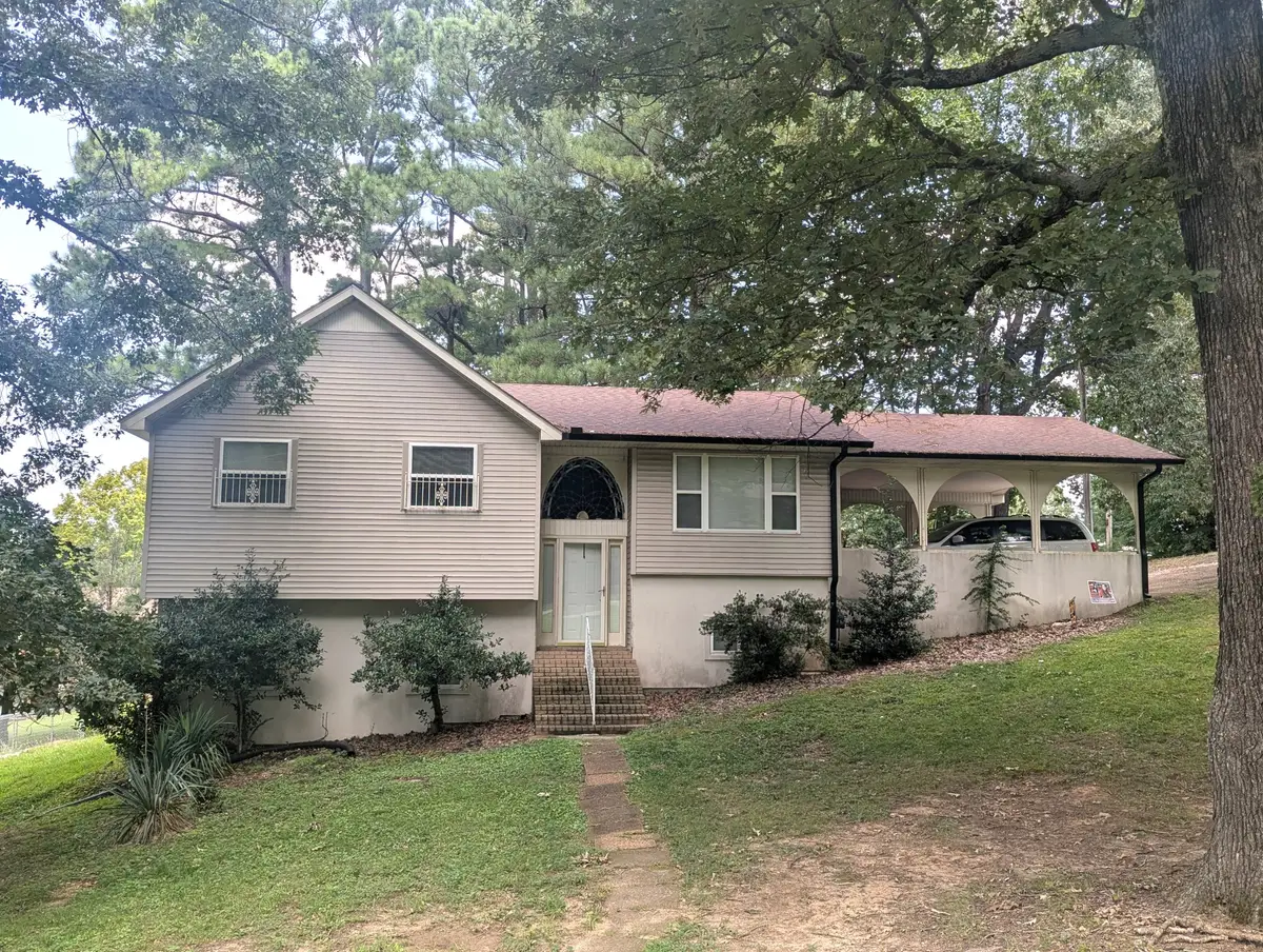 1208 E Blythe St, Paris, TN 38242 - #1
