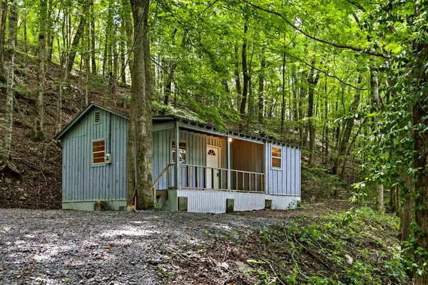 225 Coys Cove Ln, Gainesboro, TN 38562
