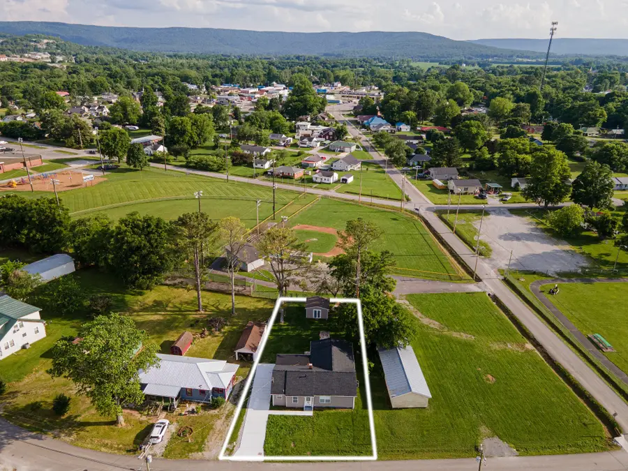 121 Popular St N, Cowan, TN 37318 - #2