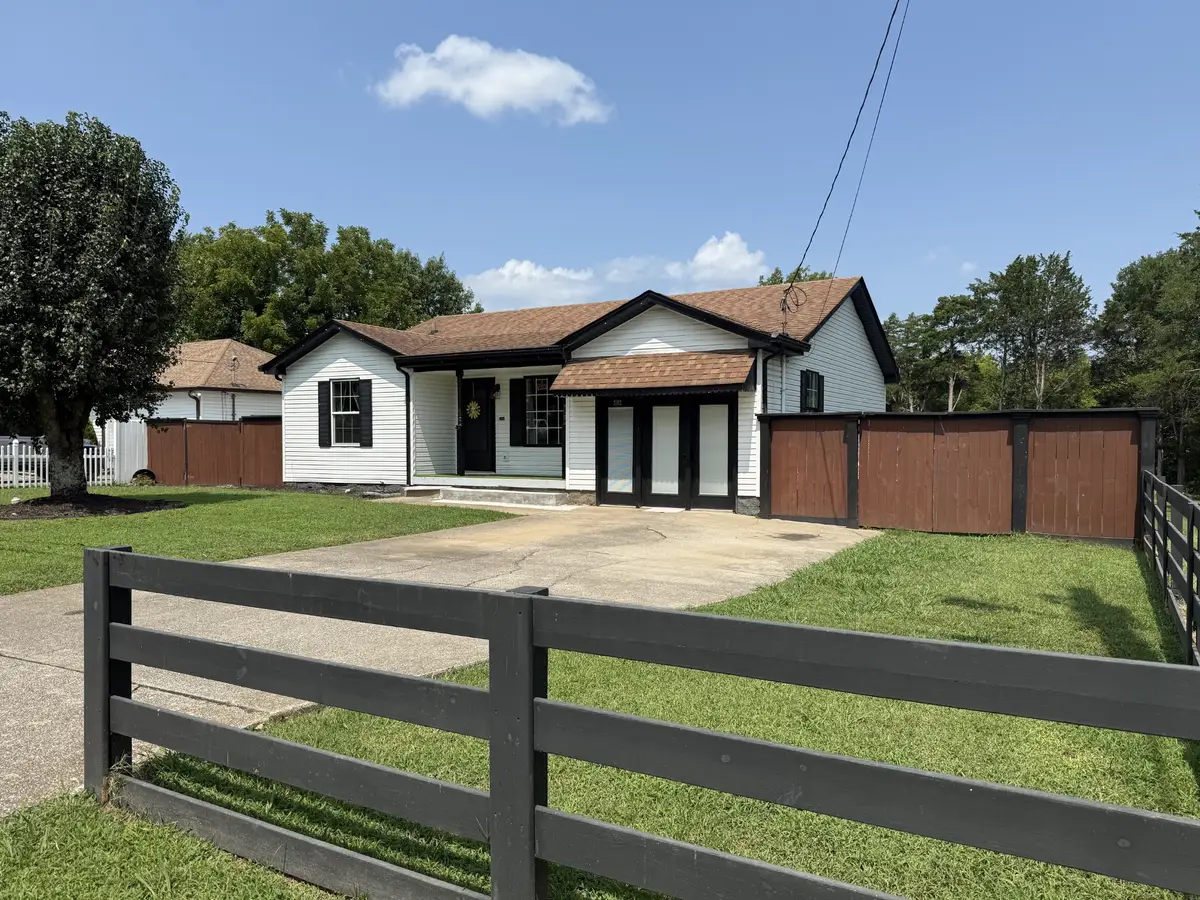 403 Southlake Dr, La Vergne, TN 37086 - #1