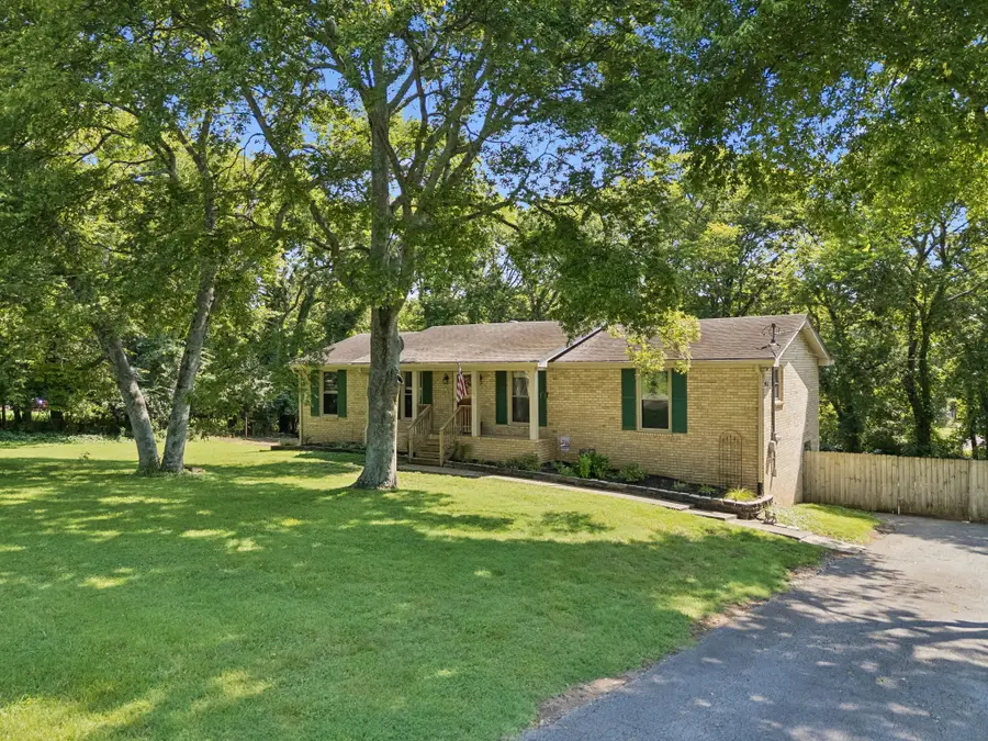 609 Clifton Dr, Goodlettsville, TN 37072 - #2