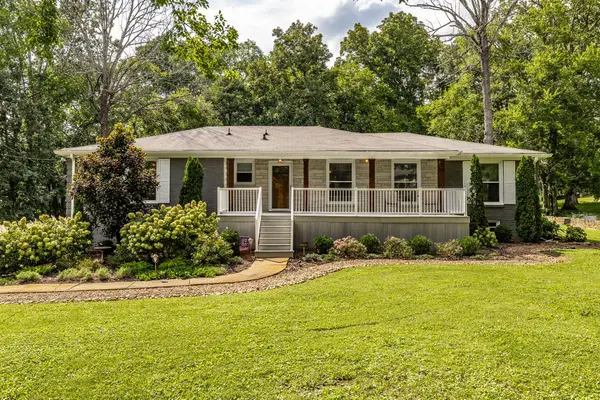 302 Green Acres Dr, Goodlettsville, TN 37072