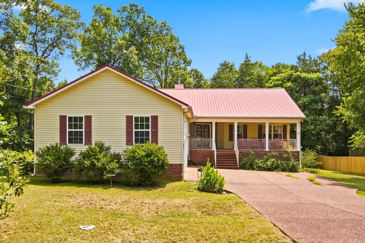 1501 Rebecca Dr, Chapel Hill, TN 37034 - #1