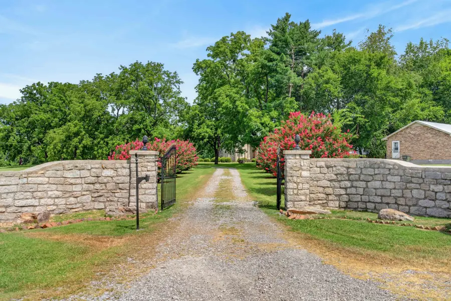 924 Laura St, Gallatin, TN 37066 - #2