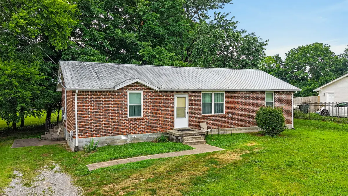 209 Walnut Crest Dr, Gallatin, TN 37066 - #1