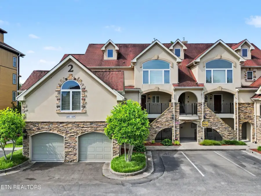 609 River Place Way #UNIT B301, Sevierville, TN 37862 - #2