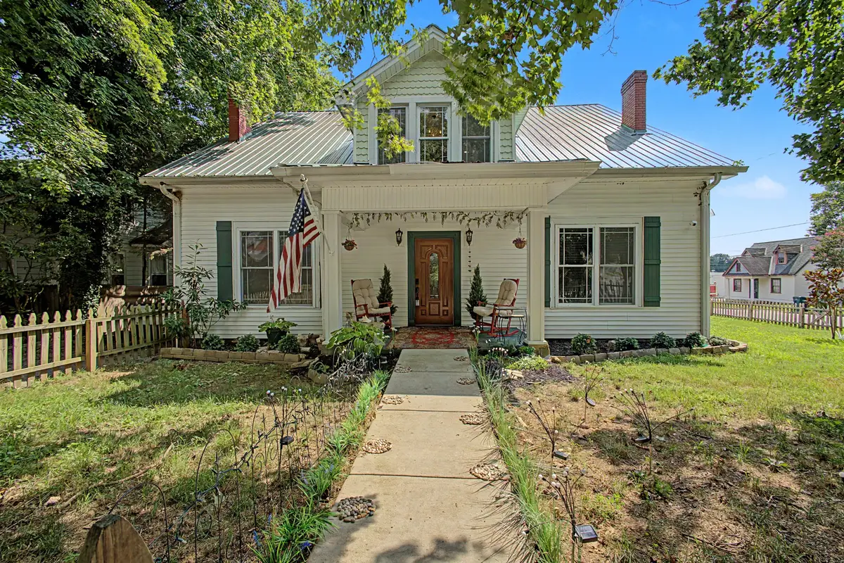 331 W Flower St, Pulaski, TN 38478 - #1