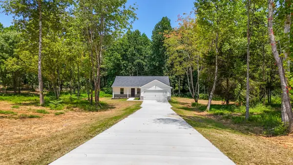 208 Crepe Myrtle Drive, Dickson, TN 37055