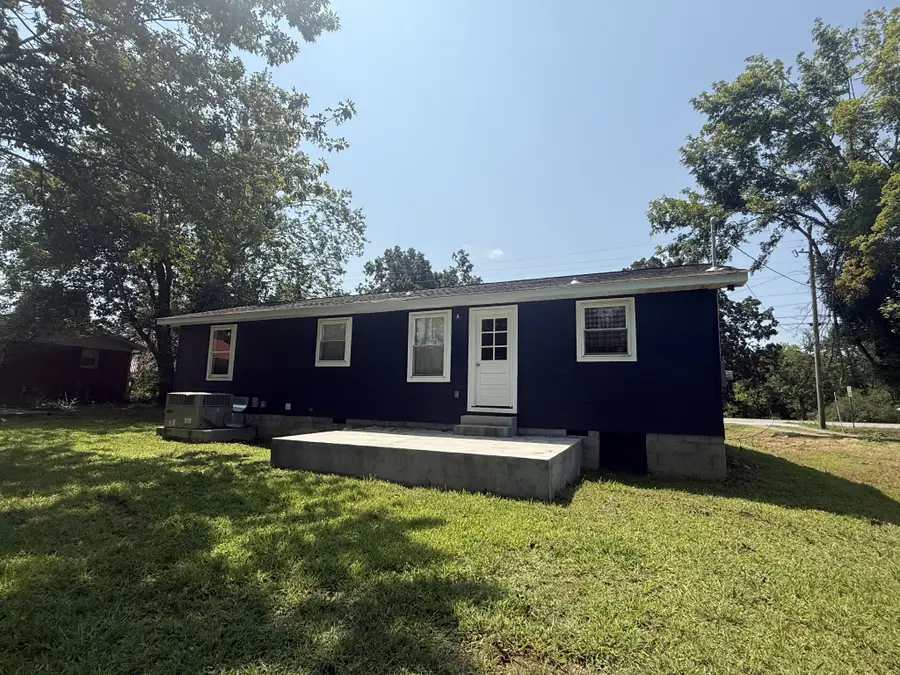 501 Smith Ave, Hohenwald, TN 38462 - #3