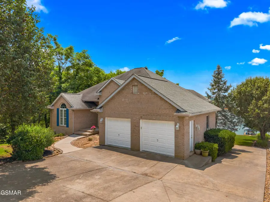 211 Mariners Lane, Dandridge, TN 37725 - #2