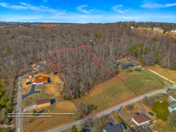 312 E Cross Road, Dandridge, TN 37725