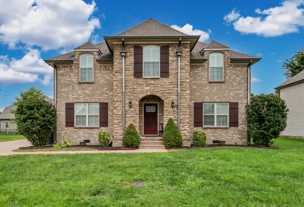 1085 Willow Cir, Clarksville, TN 37043