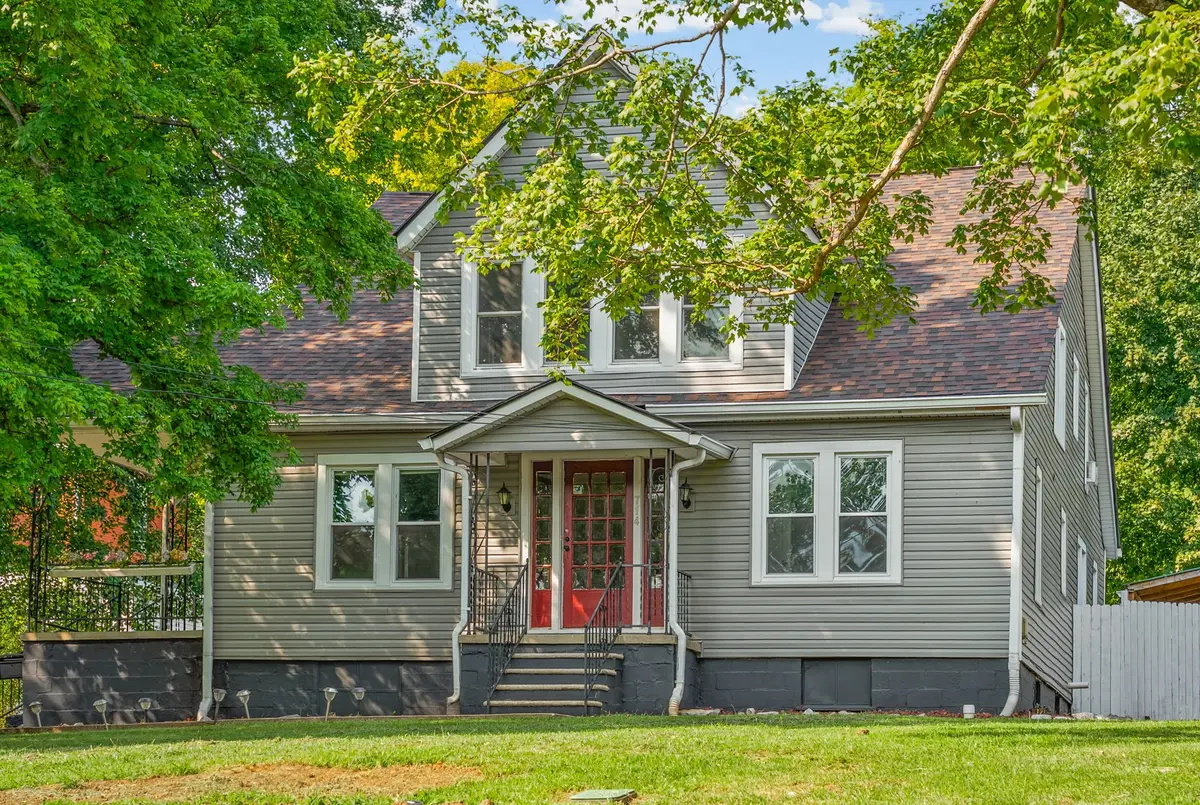 714 E 7th St, Hopkinsville, KY 42240 - #1