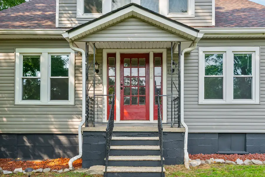 714 E 7th St, Hopkinsville, KY 42240 - #3