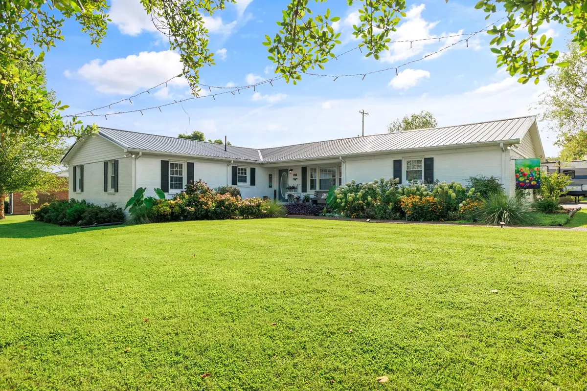 825 Apache Trl, McMinnville, TN 37110 - #1