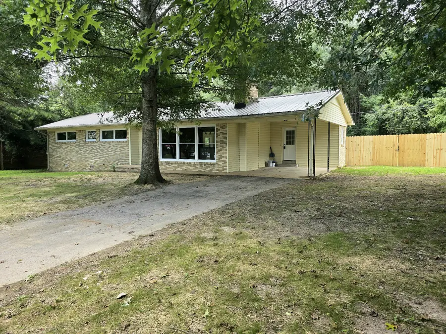 1606 Hilltop Dr, Lawrenceburg, TN 38464 - #2