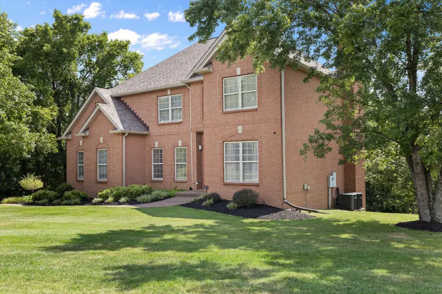 812 Lynn Dr, Goodlettsville, TN 37072 - #2